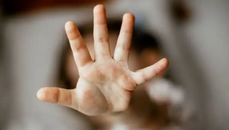 Çocuklarla Uygunsuz İmaj Paylaşan Şüpheli Gözaltına Alındı: Aileler Ne Yapmalı?