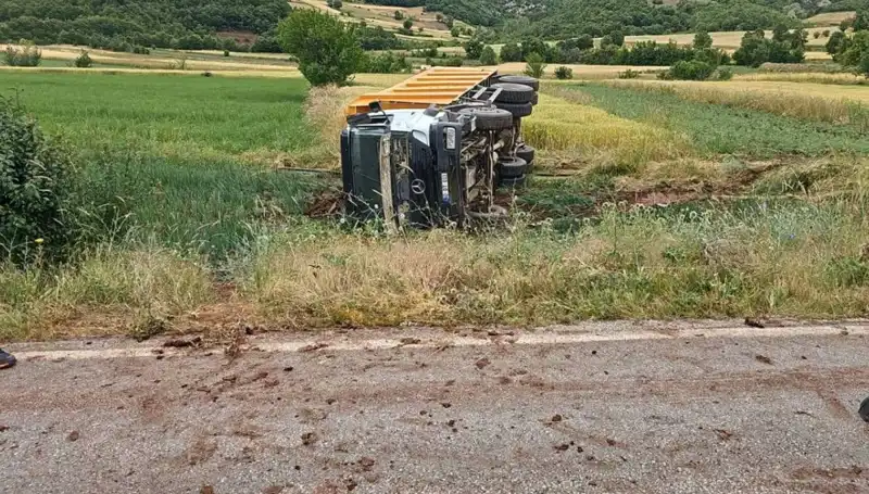 Tokat'ta Devrilen Kamyonun Şoförü Can Verdi: Feci Kazanın Ayrıntıları