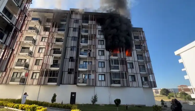 Çanakkale'de Geceyarısı Yangın: İhbarla Başlayan Korku Dolu Anlar