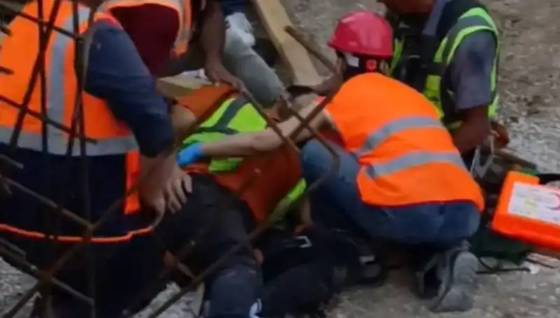 Adana'da İnşaat Kazası: İki İşçi Yaralandı, Olayın Detayları Şok Edici!
