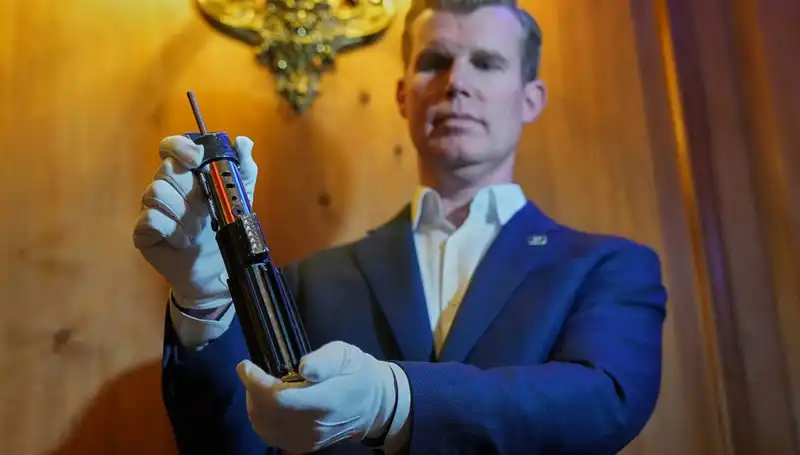 Darth Vader'ın İkonik Işın Kılıcı 3.65 Milyon Dolara Satıldı!