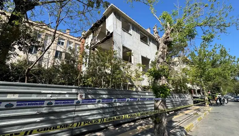 Bakırköy'de Metruk Bina Deprem Sonrası Kısmen Çöktü: Ayrıntılar ve Son Durum