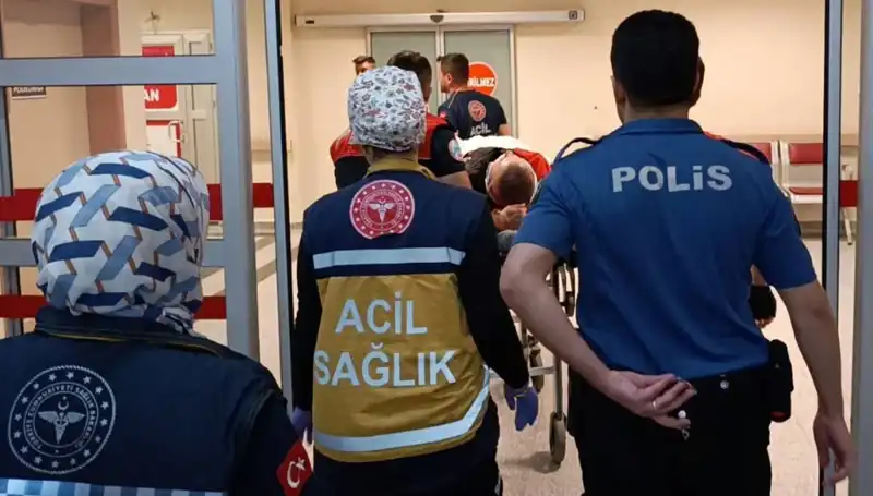 Dikkatsiz Sürücü Kazaya Sebep Oldu: İki Kişi Yaralandı