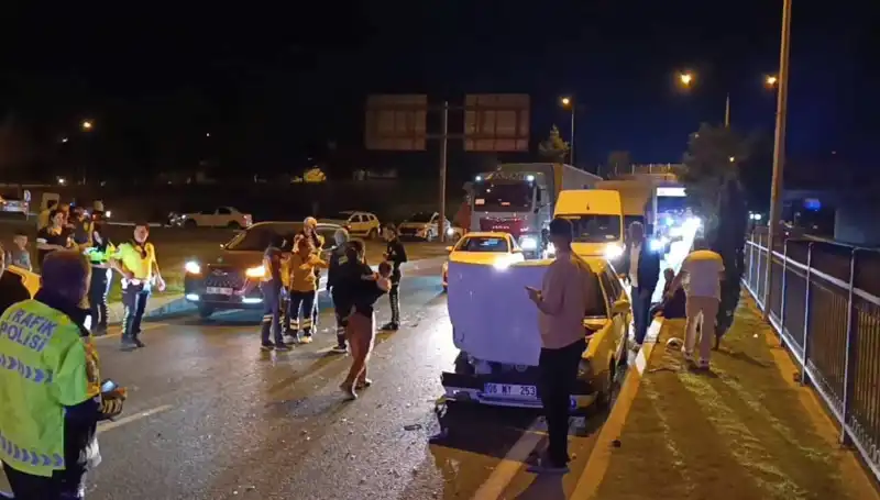 Otoyolda Kuralsız Geri Dönüş: İkisi Çocuk Dört Yaralı