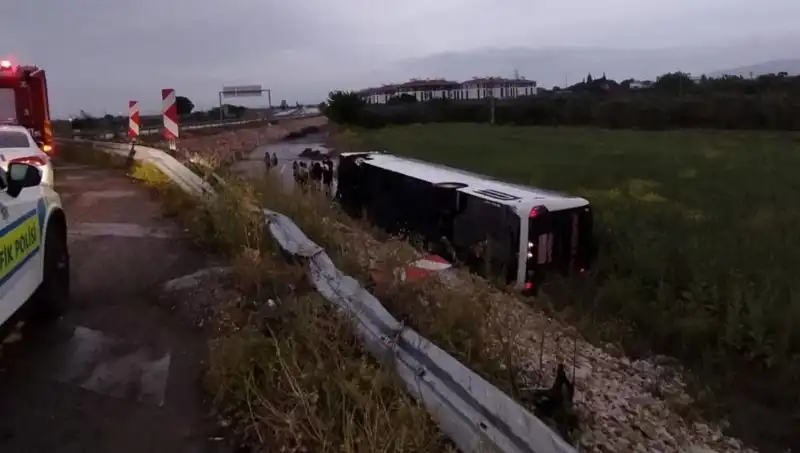 Manisa'da Feci Otobüs Kazası: Birçok Yaralı Hastaneye Kaldırıldı
