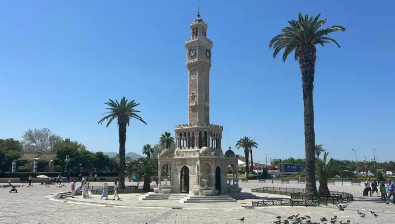 İzmir Sıcaklık Rekorları Kırarken, Sokaklar Neden Boş Kaldı?