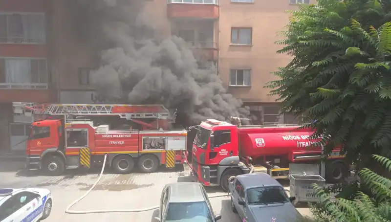 Niğde'de Beyaz Eşya Deposunda Korkutan Yangın: Olayın Perde Arkası