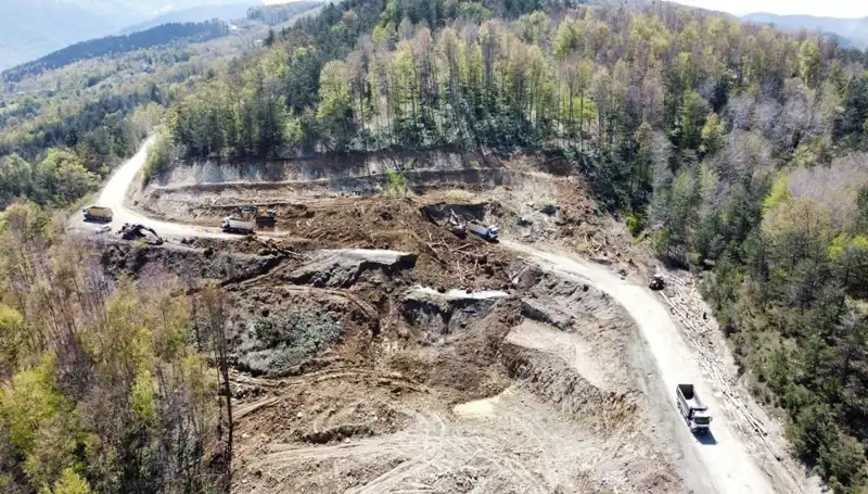 Kastamonu-Çatalzeytin Karayolunda Heyelan: Yol Kapatıldı, Riskler Artıyor