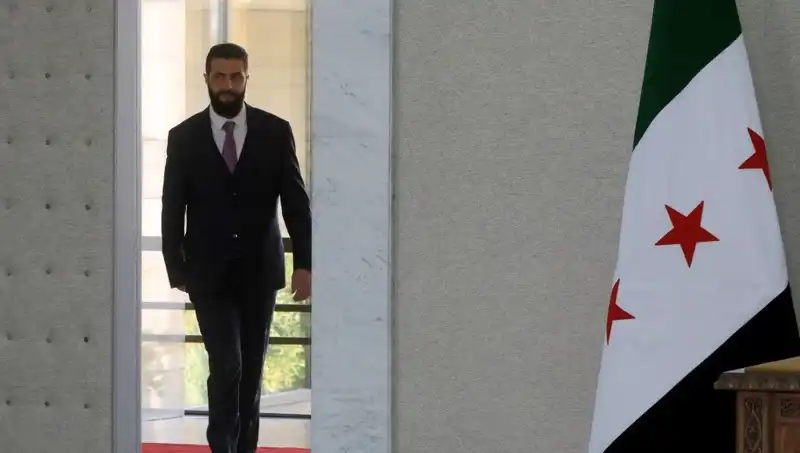 Paris'te Şara-Macron Zirvesi: Fransa'nın Suriye İnşasına Büyük Desteği