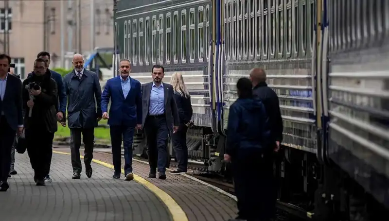 Dışişleri Bakanı Fidan, Ukrayna'da kritik temaslarda bulundu!
