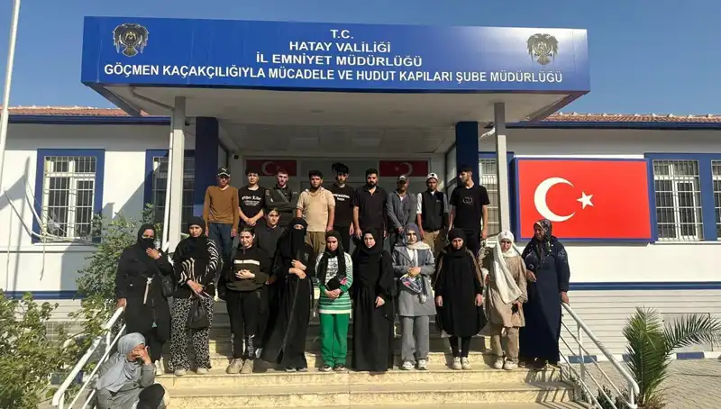 Minibüs Operasyonu: 24 Göçmen Yakalandı, Korku Dolu Anlar Yaşandı