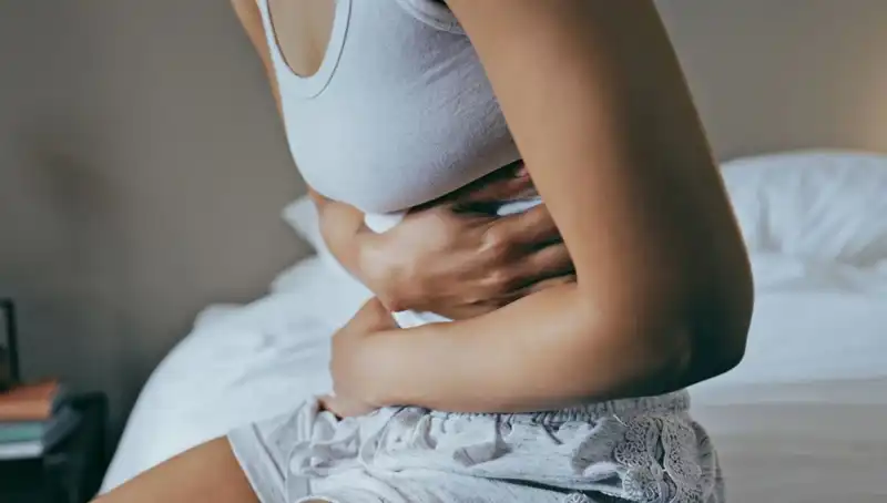 22 Yaşındaki Genç Kadın, Göz Ardı Ettiği Belirtiyle Yüzleşiyor: Bağırsak Kanseri Şoku