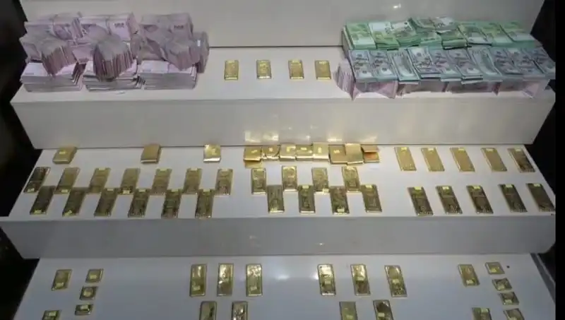 Van Havalimanı’nda Düzenlenen Operasyonda Kaçak Altın ve Para Ele Geçirildi