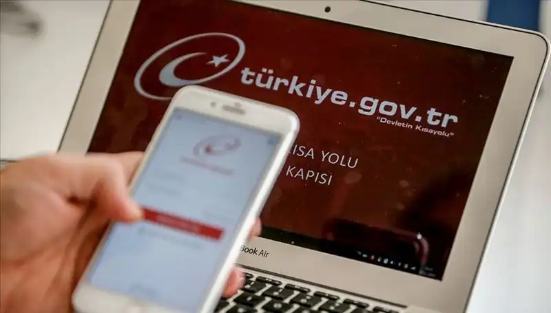 Bakan Kacır'dan e-Devlet Açıklaması: 8 Bini Aşkın Hizmet Sizi Bekliyor