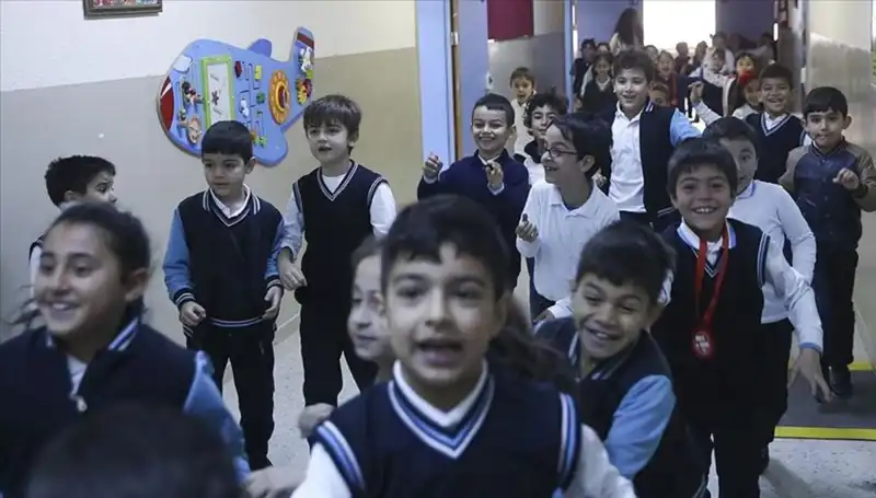 2025'te Okullar Ne Zaman Açılacak? Tatil Takvimini Kaçırmayın!