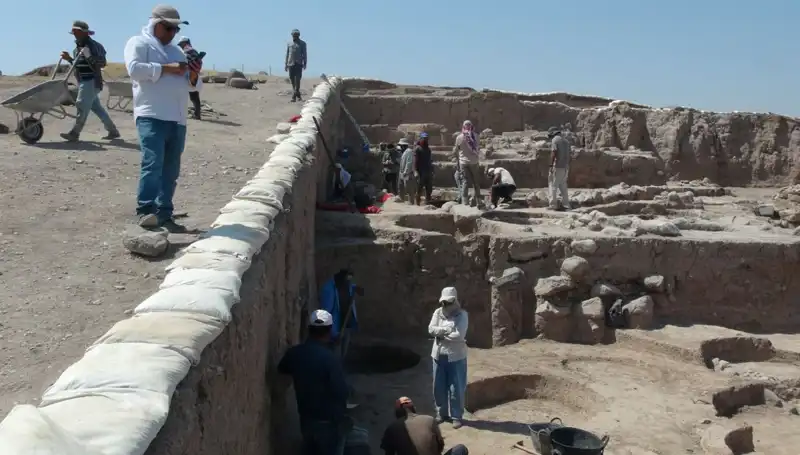 Oylum Höyük’teki Kazılar Sıcak Havaya Rağmen Devam Ediyor