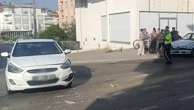 Antalya’da İki Otomobil Çarpıştı: Kaza Sonrasında Yaşananlar