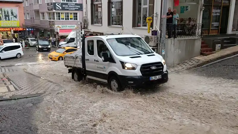 Güçlü Sağanak! 10 Dakikada Şehrimizi Vuran Su Baskınları