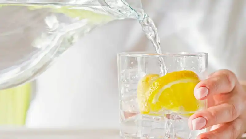 Limonlu Su Tüketmenin Bilinmeyen 8 Faydası: Sağlığınıza İnanılmaz Katkılar