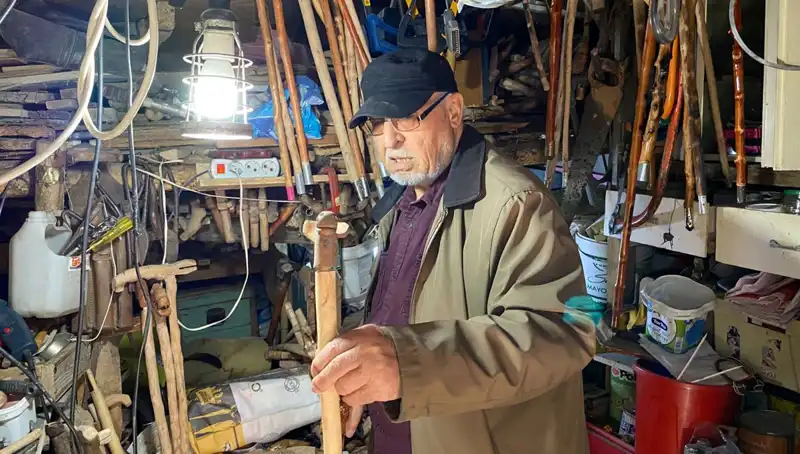 Doğanın Sırlarını Keşfeden Zanaatkar: Evinin Odunluğunda Sanat Rüzgarı