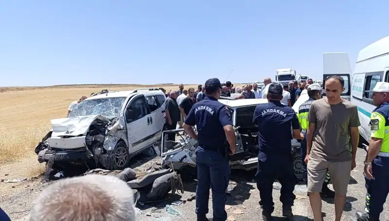 Otomobil ile Hafif Ticari Araç Çarpıştı: Feci Kazanın Detayları ve Hayatını Kaybedenler