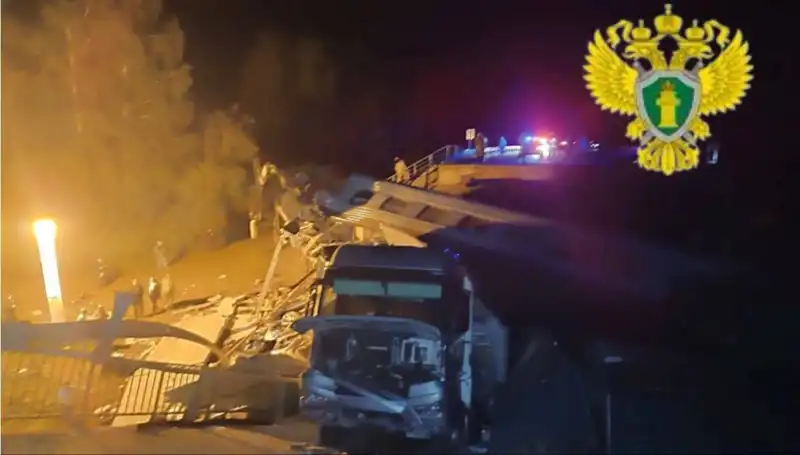 Rusya'da Köprü Çökmeleri: Tren Kazası 7 Hayat Aldı