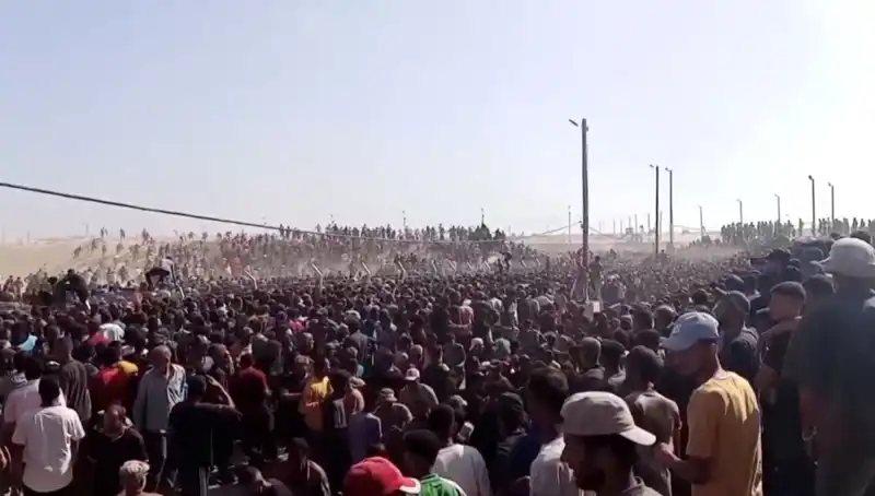 İsrail'in Filistinli Yardımseverlere Saldırısı: 30 Hayat Kaybı