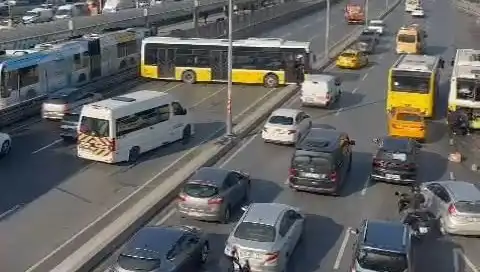 İstanbul’da İETT Otobüsü Kazası: Trafik Felç Oldu!