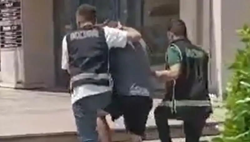 Avrupa’nın Kalbinde Bir Turist Şoku: Sahte Dolarla Alışveriş Skandalı