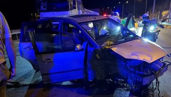 Otomobil Bariyere Çarptı: Feci Kaza Bir Can Aldı, Üç Kişi Yaralandı