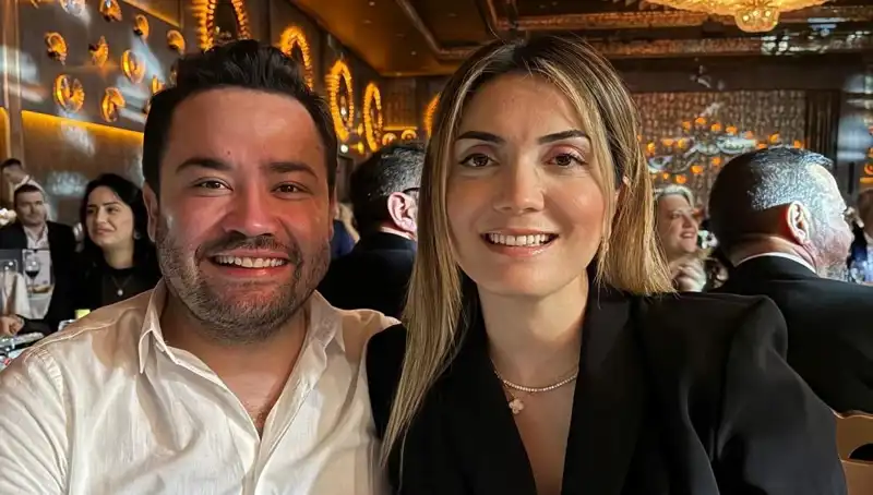 Muhittin Böcek'in Gelini ve Üç Şüpheli Adliye Kapısında