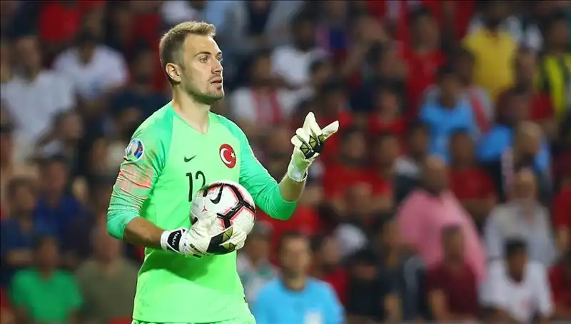 Mert Günok Futbolu Bırakma Yaşını Duyurdu: Taraftarlar Şaşkın