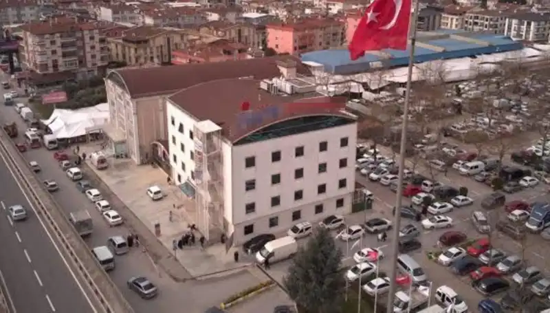 Özel Hastaneye Deprem Mührü: Perde Betonları Kestim İddiası