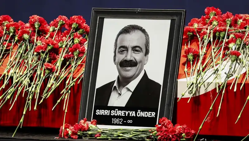 Türkiye'de Sırrı Süreyya Önder Anması: İleri Düşüncelerin Değeri