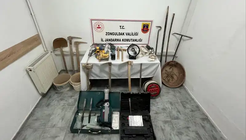 Çaycuma’da Kaçak Kazı Yapan 5 Kişi Yakalandı: Tarihi Kalıntılar Tehlikede!